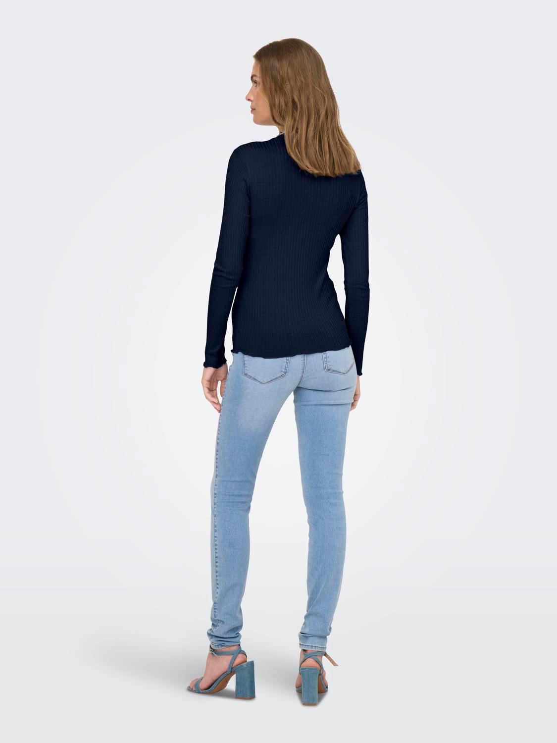 model_shot-back